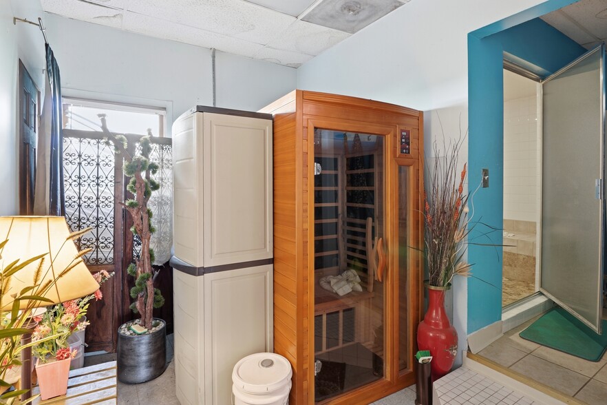 More Photos Of 5808 Monroe Rd, Charlotte Office For Sale