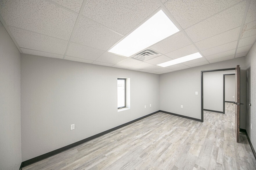 More Photos Of 16571 W Basin S, Odessa Warehouse For Sale