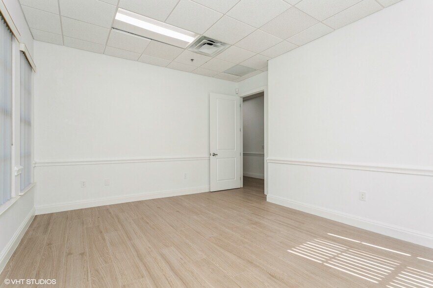 More Photos Of 2520 Tamiami Trl N, Nokomis Office For Sale