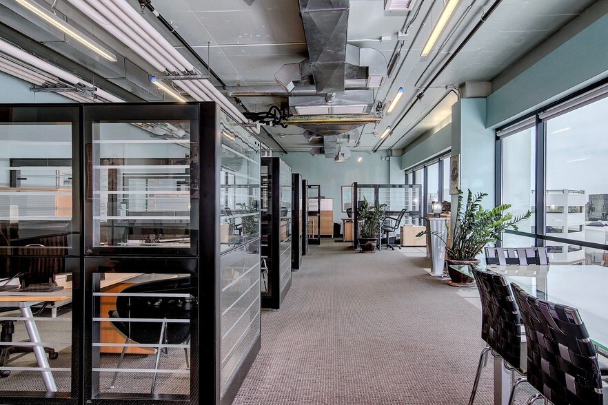 More Photos Of 3033 N Central Ave, Phoenix Office For Sale