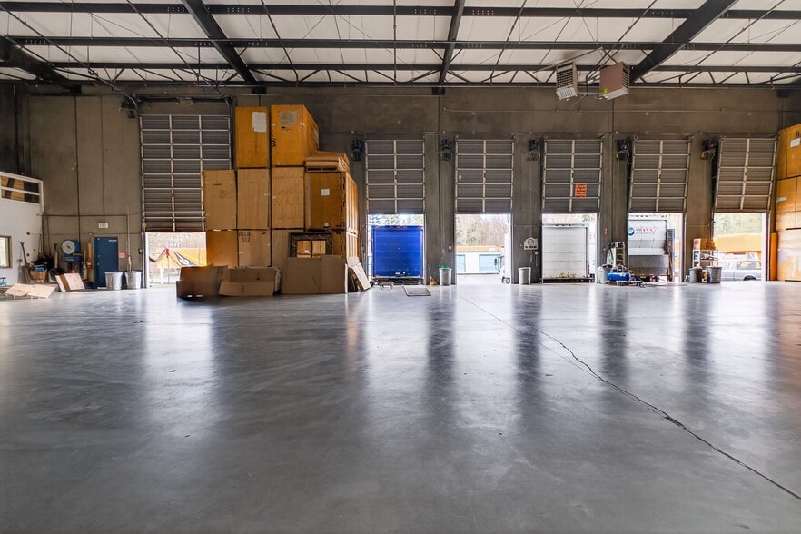 More Photos Of 4350 Pacific Hwy, Bellingham Industrial For Lease
