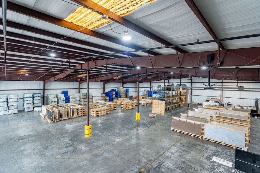 More Photos Of 3520 Old Metro Pky, Fort Myers Warehouse For Lease
