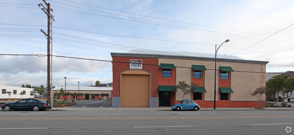 More Photos Of 2807-2815 Winona Ave, Burbank Warehouse For Lease