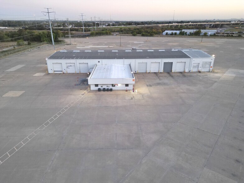 More Photos Of 1501 N Walton Walker Blvd, Dallas Truck Terminal For Lease