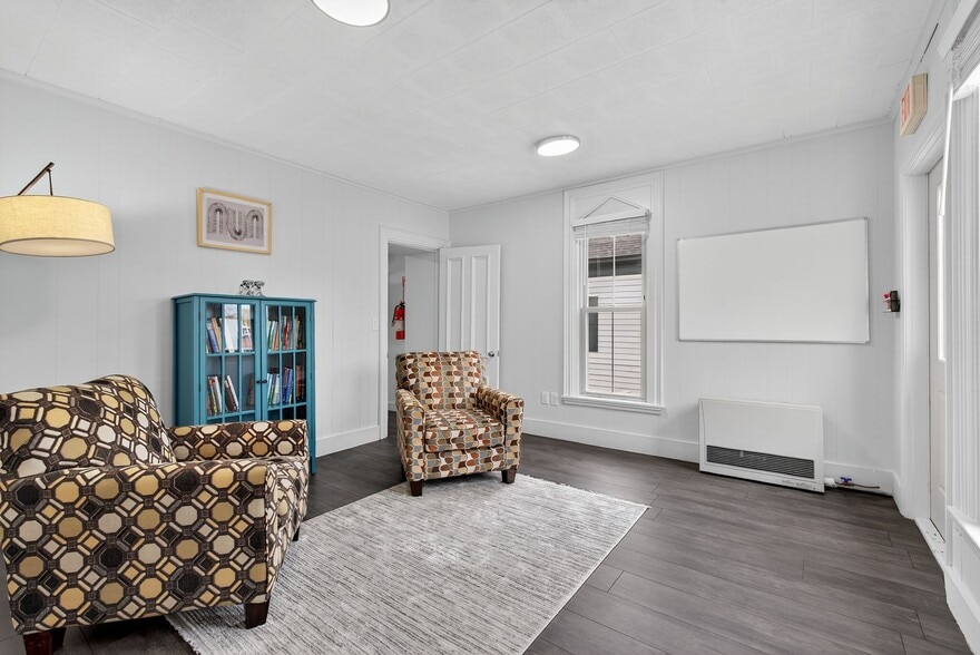 More Photos Of 112 State St, Augusta Office For Sale