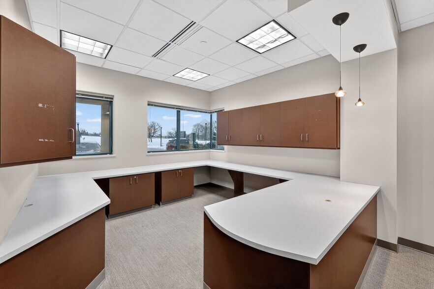 More Photos Of 17000 W North Ave, Brookfield Medical For Lease