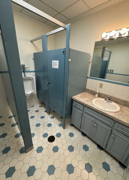 More Photos Of 9112 Virginia Ave, Bassett Office For Sale
