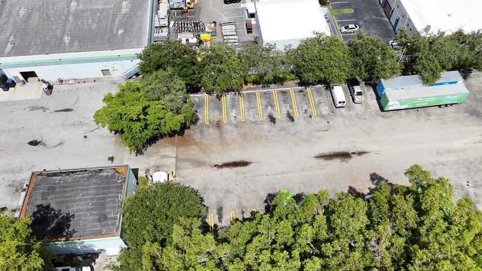 More Photos Of 2779 NW 112th Ave, Doral Manufacturing For Lease