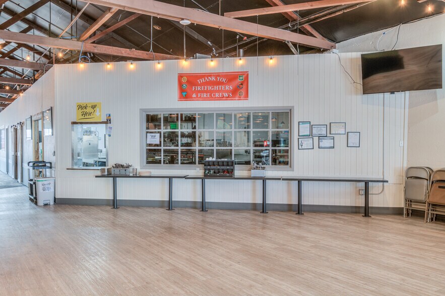 More Photos Of 420 N Main St, Prineville Restaurant For Sale