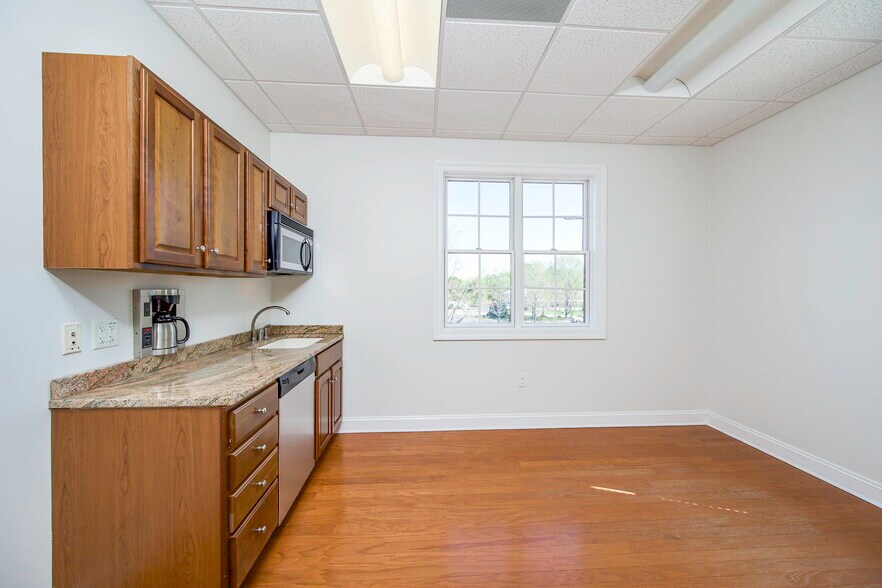 More Photos Of 14411 Justice Rd, Midlothian Medical For Lease