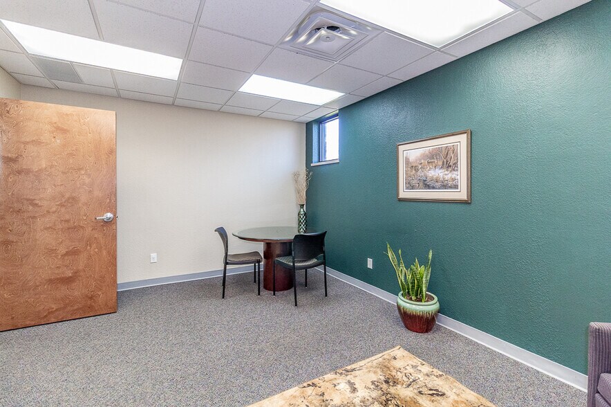 More Photos Of 1620 N Shawano St, New London Medical For Lease