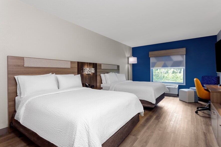 More Photos Of 220 Woodlawn Rd, Macclenny Hotel For Sale