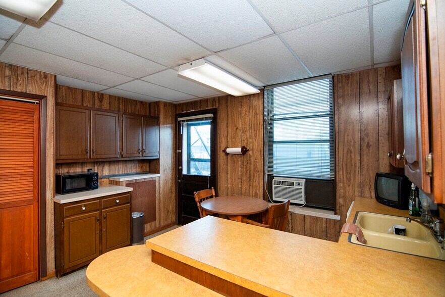 More Photos Of 207 S Heber St, Beckley Office For Sale