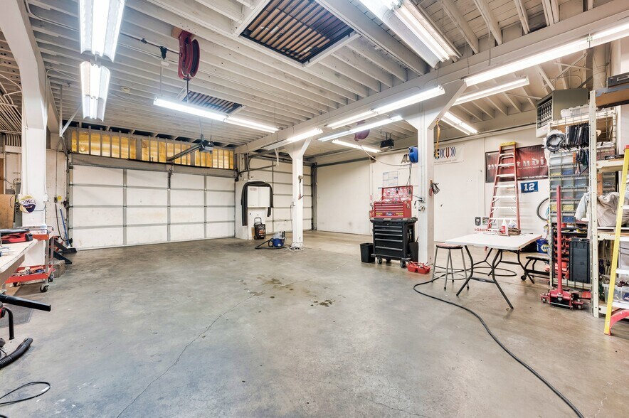 More Photos Of 15315 1st Ave S, Burien Auto Repair For Sale