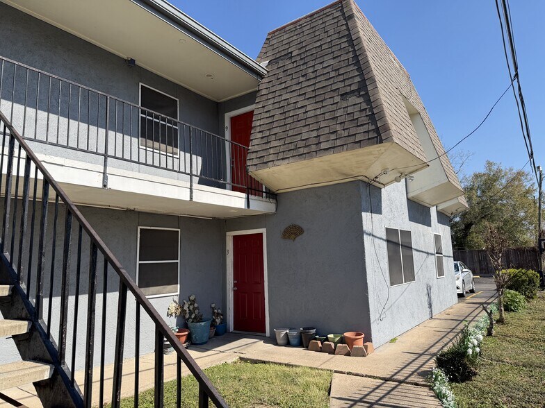 More Photos Of 9100 Dodson St, Houston Apartments For Sale