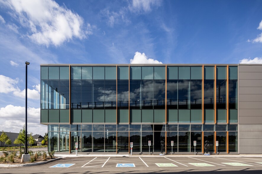 More Photos Of Aut Transcanada, Kirkland Unknown For Lease