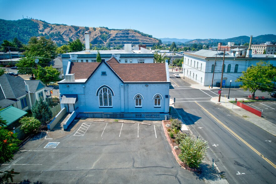 More Photos Of 809 Main Roseburg, Roseburg Lodge Meeting Hall For Sale