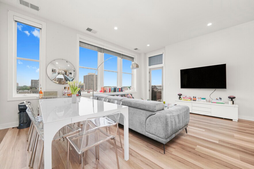 More Photos Of 1553 N Wells St, Chicago Apartments For Sale