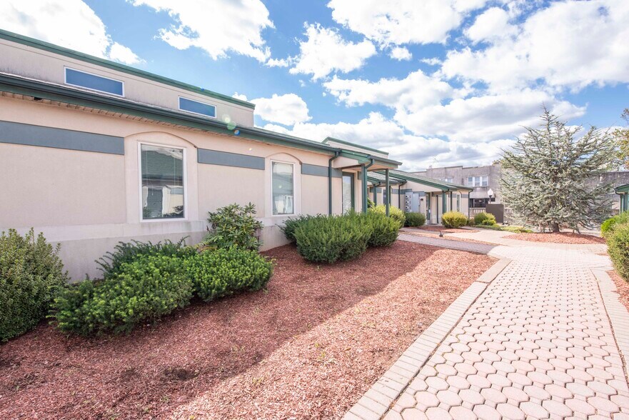 More Photos Of 17-19 S Main St, Manville Loft Creative Space For Lease