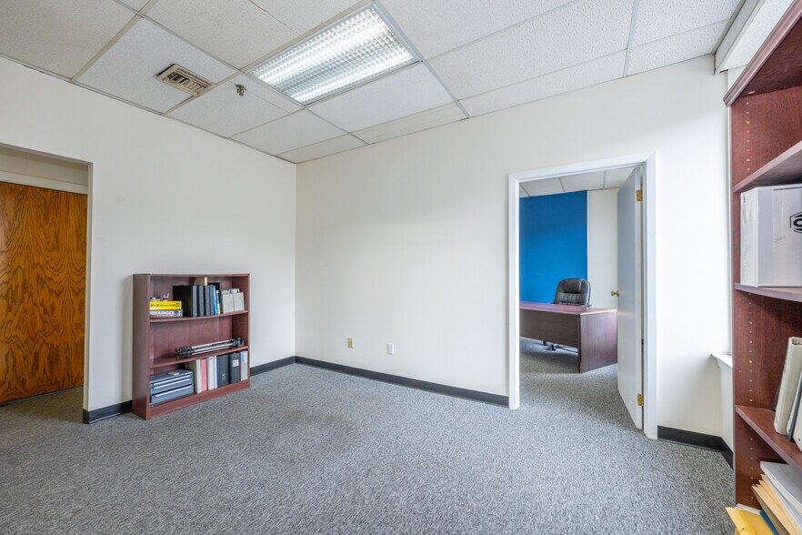 More Photos Of 119 Naylon Ave, Livingston Warehouse For Lease