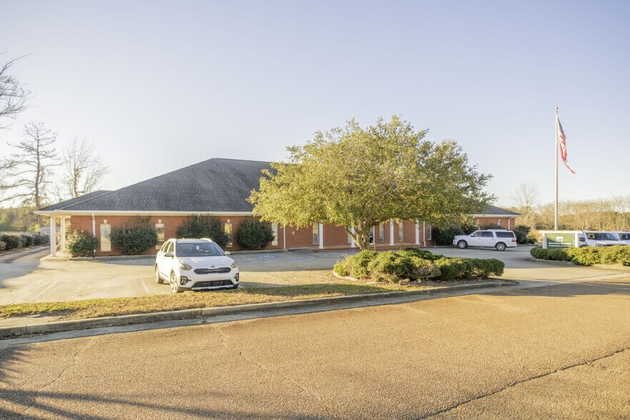 More Photos Of 1395 Johnny Johnson Dr, Brookhaven Office For Sale