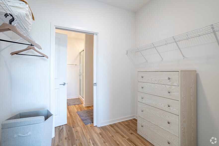 More Photos Of 4800 157th St, Oak Forest Apartments For Lease