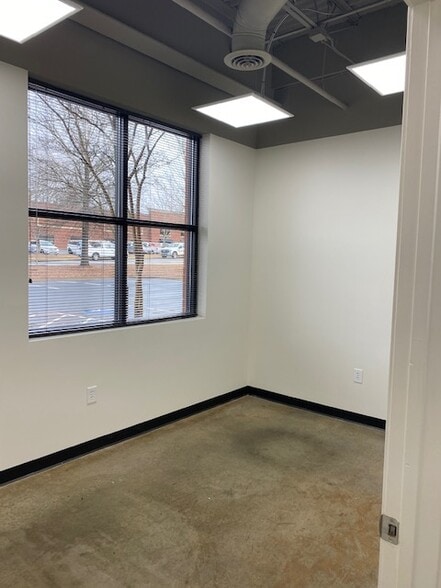 More Photos Of 1384 Buford Business Blvd, Buford Warehouse For Lease
