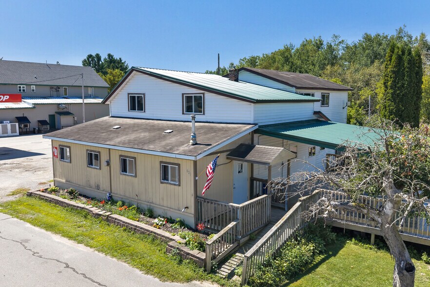 More Photos Of 621 Bissell St, White Lake Restaurant For Sale