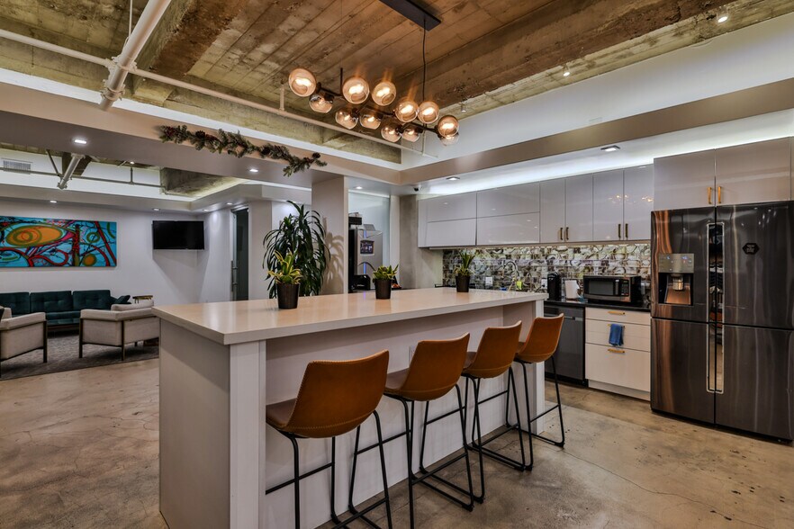 More Photos Of 742-748 S Hill St, Los Angeles Loft Creative Space For Lease