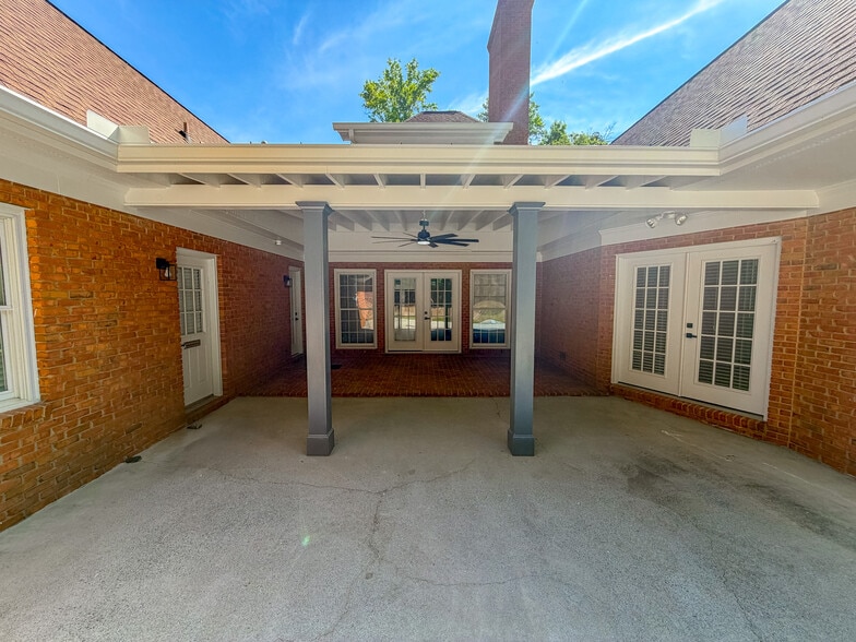 More Photos Of 2100 Gravel Springs Rd, Buford Medical For Sale