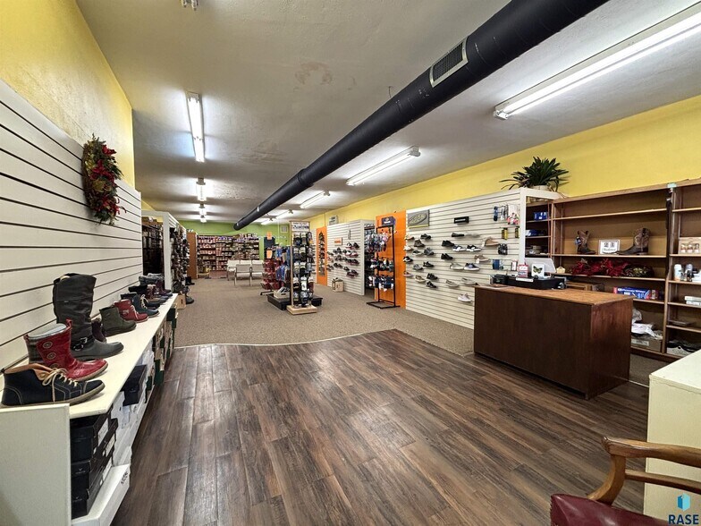 More Photos Of 118 N Broadway Ave, Miller General Retail For Sale