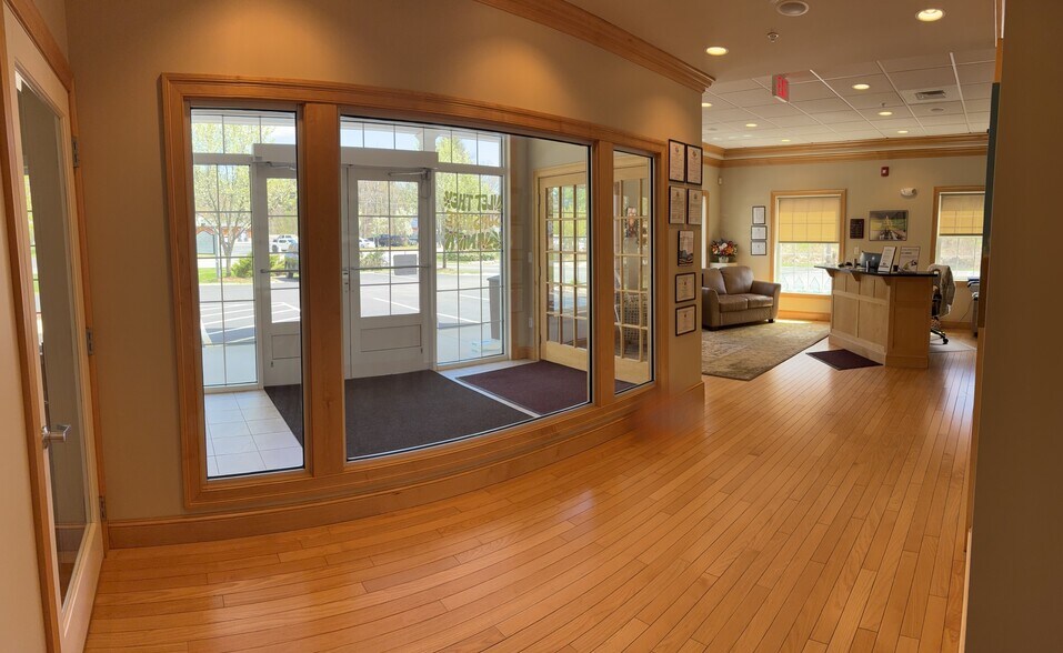More Photos Of 26 Londonderry Tpke, Hooksett Office For Sale