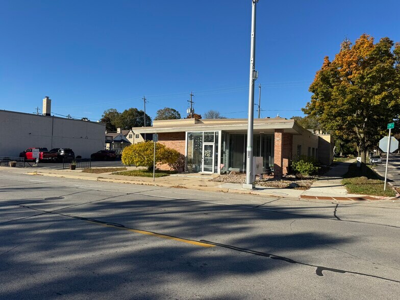 More Photos Of 7100 W Center St, Milwaukee Office For Sale