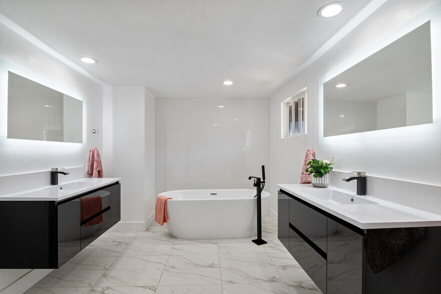 More Photos Of 7501 Linley Ln, Canoga Park Specialty For Sale