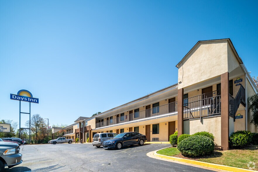 More Photos Of 4505 Best Rd, Atlanta Hotel For Sale