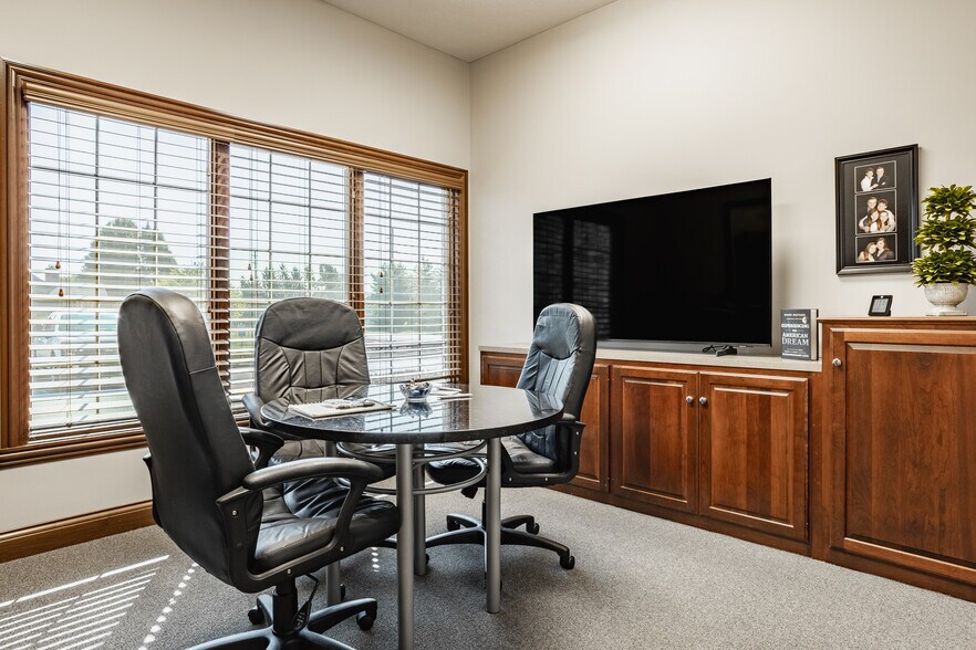 More Photos Of 698 Oldefield Commons Dr, Greenwood Medical For Sale