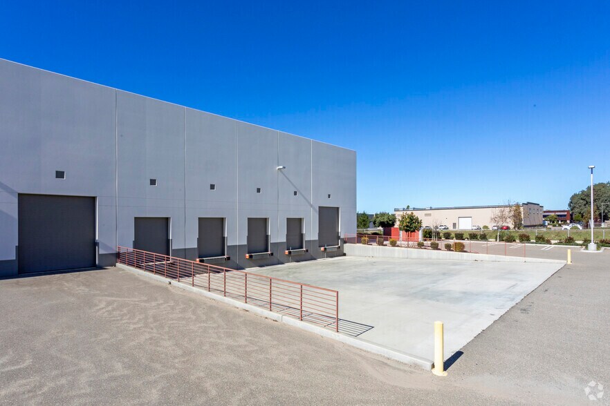 More Photos Of 1401 W Fairway Dr, Santa Maria Warehouse For Sale