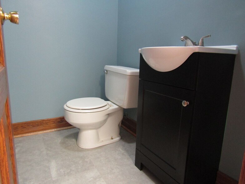 More Photos Of 30 Taylor St, Troy Freestanding For Sale