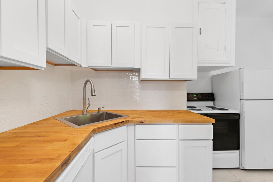 More Photos Of 306 Main St, Parkville Apartments For Sale