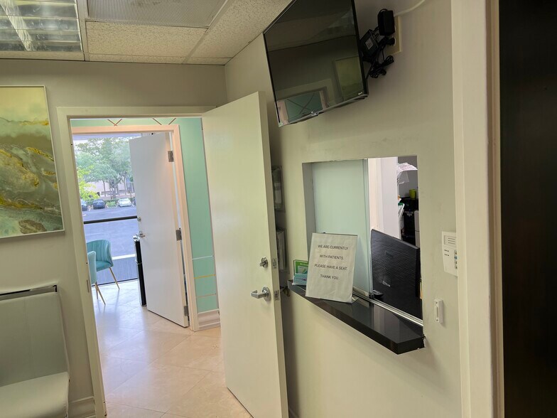 More Photos Of 4651 Sheridan St, Hollywood Medical For Sale