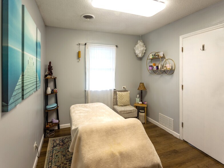 More Photos Of 5 Doctors Park, Asheville Medical For Lease