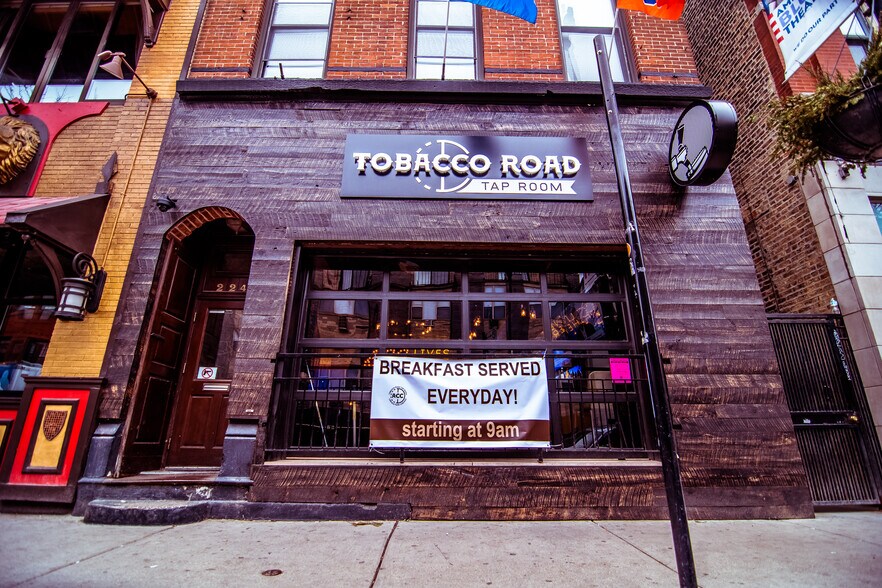 More Photos Of 2249 N Lincoln Ave, Chicago General Retail For Sale