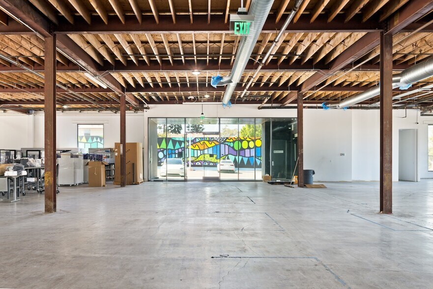 More Photos Of 5830 Obama Blvd, Los Angeles Office For Sale
