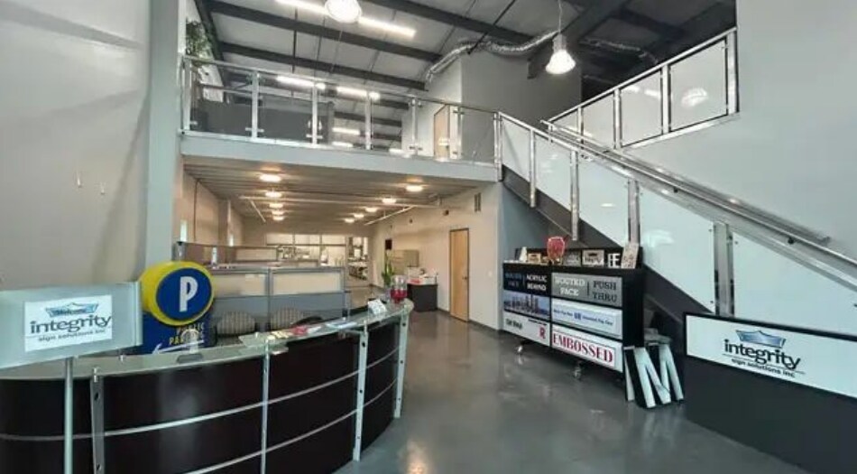 More Photos Of 4302 Security Pky, New Albany Manufacturing For Lease