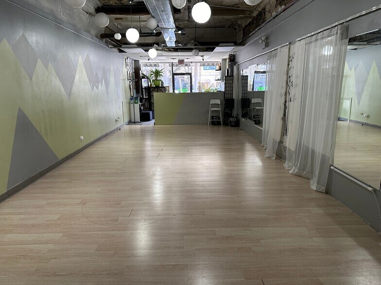 More Photos Of 4138 N Sheridan Rd, Chicago Storefront For Lease
