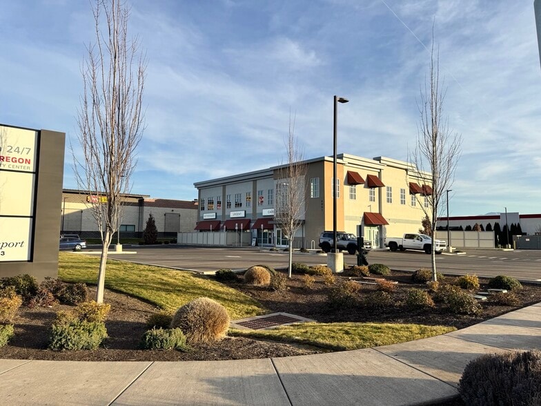 More Photos Of 4801 Biddle Rd, Central Point Office For Lease