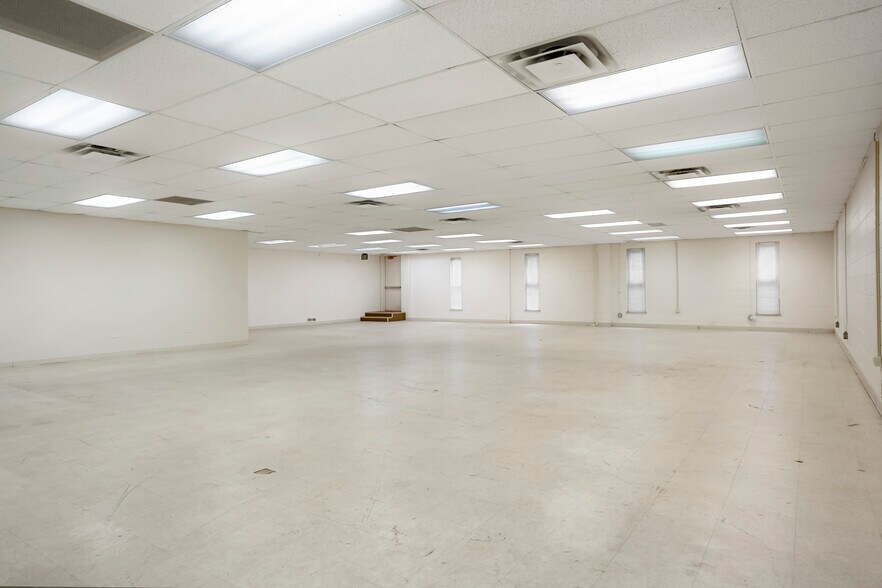 More Photos Of 1900 W Yale Ave, Englewood Warehouse For Sale