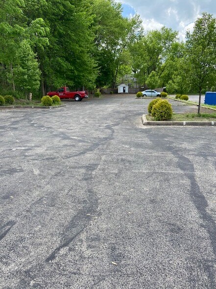 More Photos Of 5600 Market St, Youngstown Office Residential For Lease