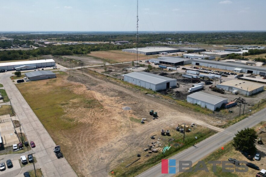 More Photos Of 2004 Jack Mckay Blvd, Ennis Distribution For Sale