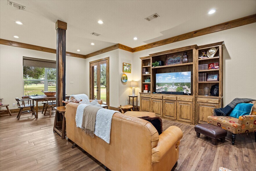 More Photos Of 1904 Floyd Rd, Weatherford Specialty For Sale